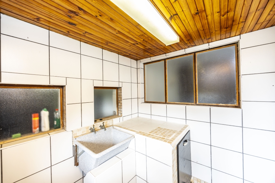 4 Bedroom Property for Sale in Sunnyridge Eastern Cape
